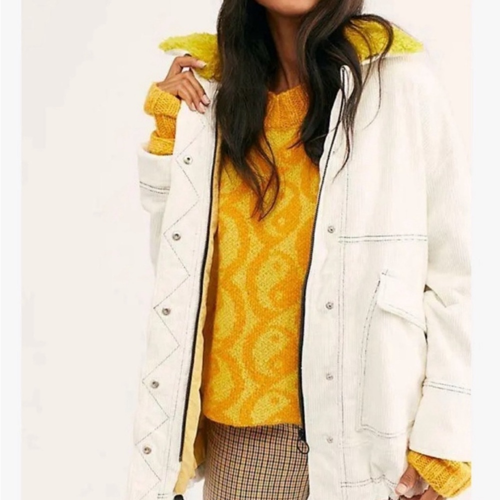 Free people fur lined corduroy jacket 🧥 size small